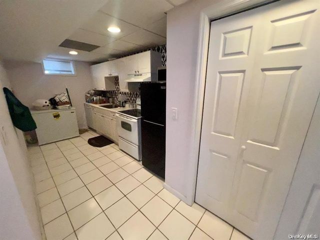 39 Independence Way, Miller Place, NY 11764