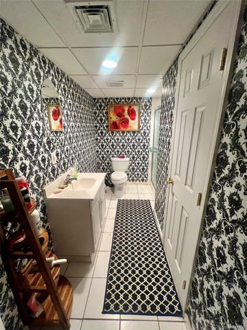 39 Independence Way, Miller Place, NY 11764