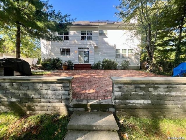 39 Independence Way, Miller Place, NY 11764