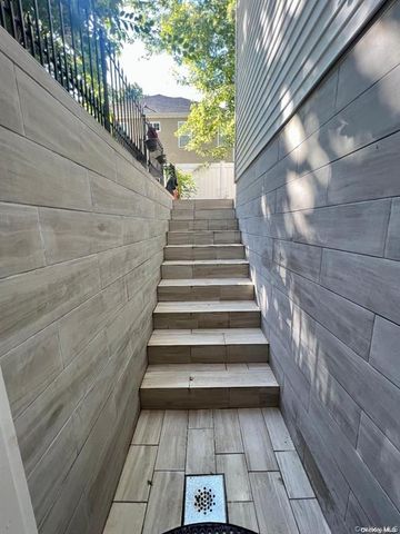 39 Independence Way, Miller Place, NY 11764