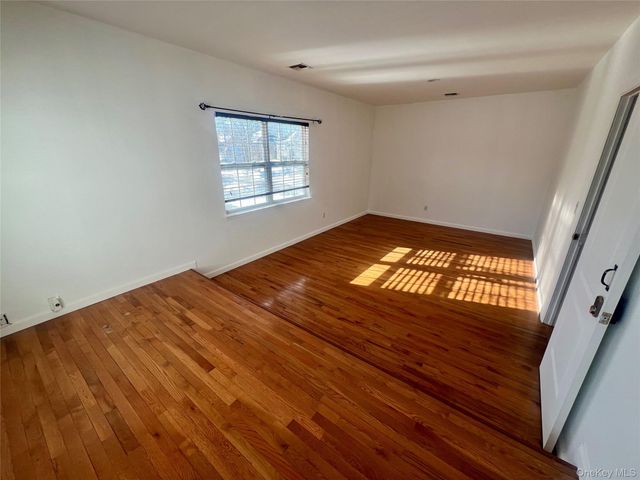 39 Independence Way, Miller Place, NY 11764