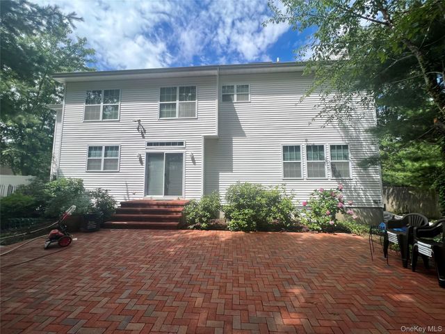 39 Independence Way, Miller Place, NY 11764