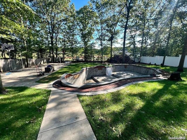 39 Independence Way, Miller Place, NY 11764