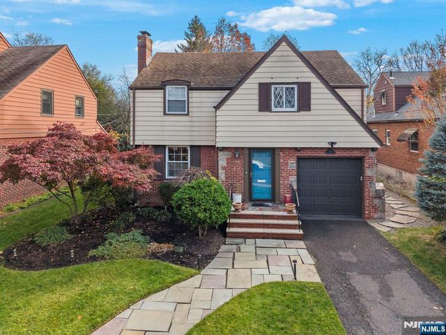 135 Hillcrest Avenue, Leonia, NJ 07605