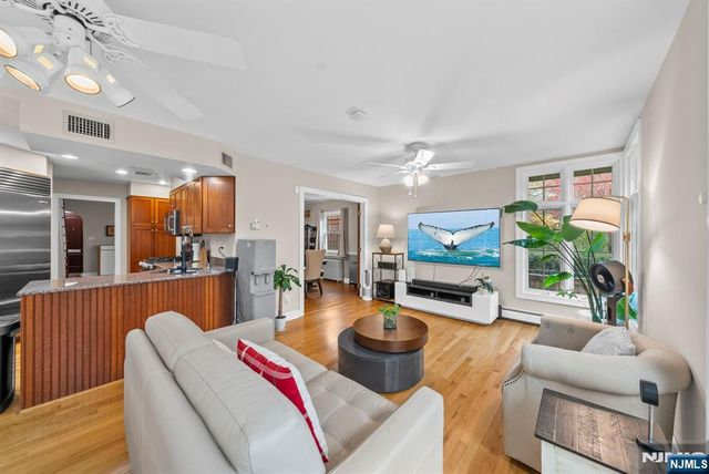 135 Hillcrest Avenue, Leonia, NJ 07605