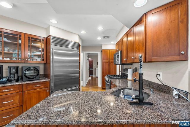 135 Hillcrest Avenue, Leonia, NJ 07605