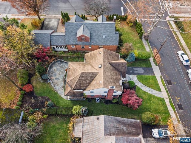 135 Hillcrest Avenue, Leonia, NJ 07605