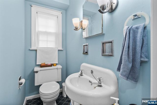 135 Hillcrest Avenue, Leonia, NJ 07605