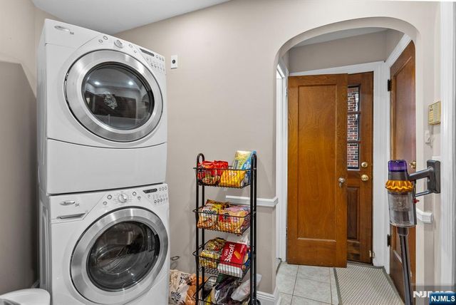 135 Hillcrest Avenue, Leonia, NJ 07605