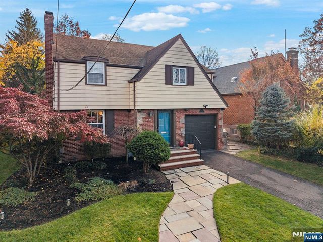 135 Hillcrest Avenue, Leonia, NJ 07605