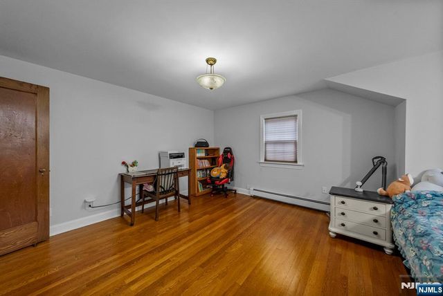 135 Hillcrest Avenue, Leonia, NJ 07605