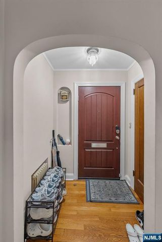 135 Hillcrest Avenue, Leonia, NJ 07605