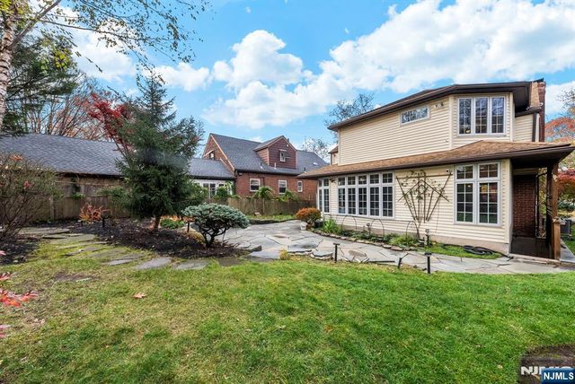 135 Hillcrest Avenue, Leonia, NJ 07605