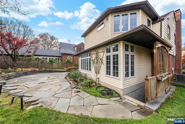 135 Hillcrest Avenue, Leonia, NJ 07605