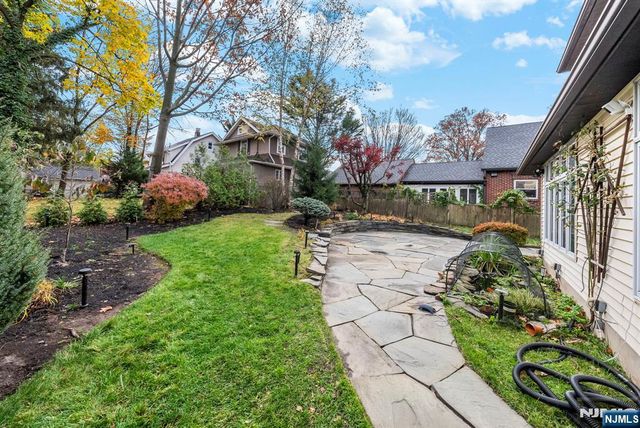 135 Hillcrest Avenue, Leonia, NJ 07605