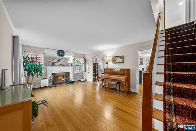 135 Hillcrest Avenue, Leonia, NJ 07605