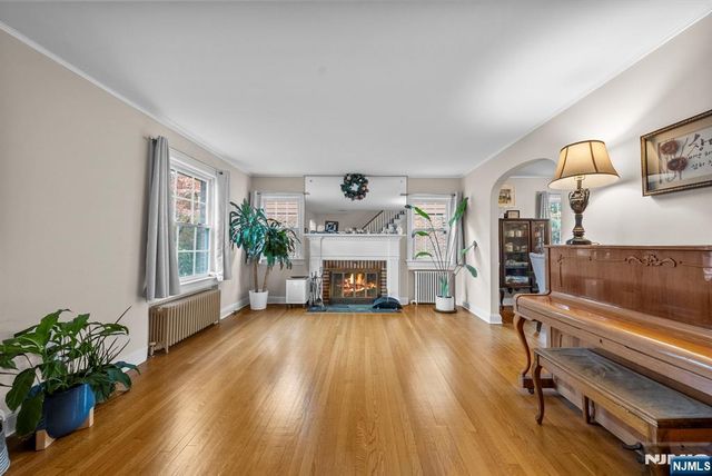 135 Hillcrest Avenue, Leonia, NJ 07605