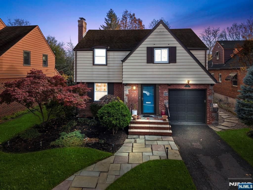 135 Hillcrest Avenue, Leonia, NJ 07605