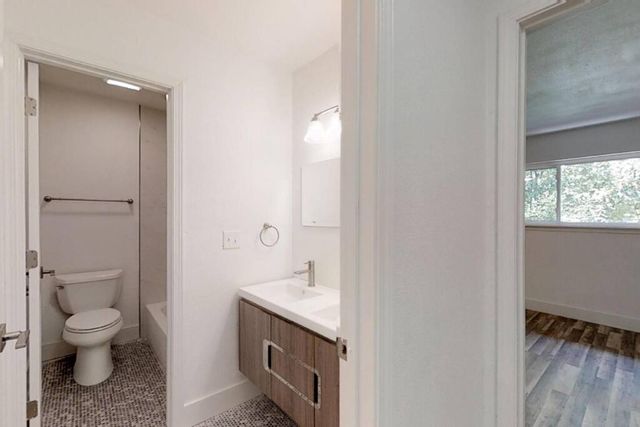 1913 Hearthstone DR D, Austin, TX 78757