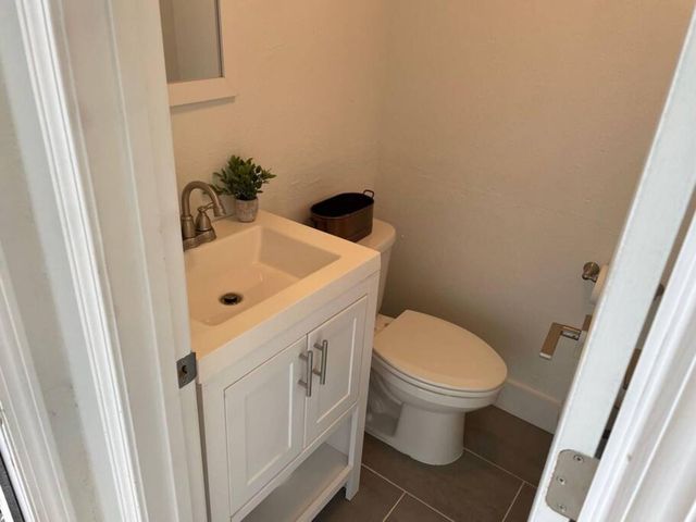 1913 Hearthstone DR D, Austin, TX 78757