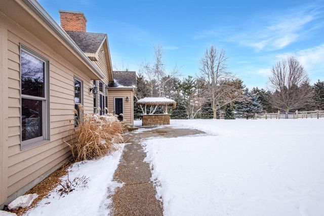 8975 371st AVENUE, Twin Lakes, WI 53181