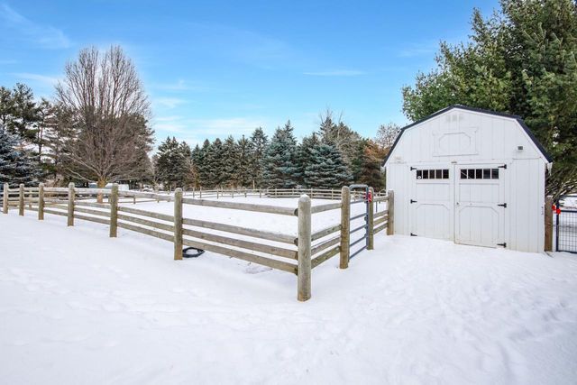 8975 371st AVENUE, Twin Lakes, WI 53181