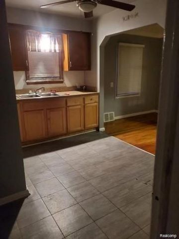 7762 Rosemont Avenue, Detroit, MI 48228