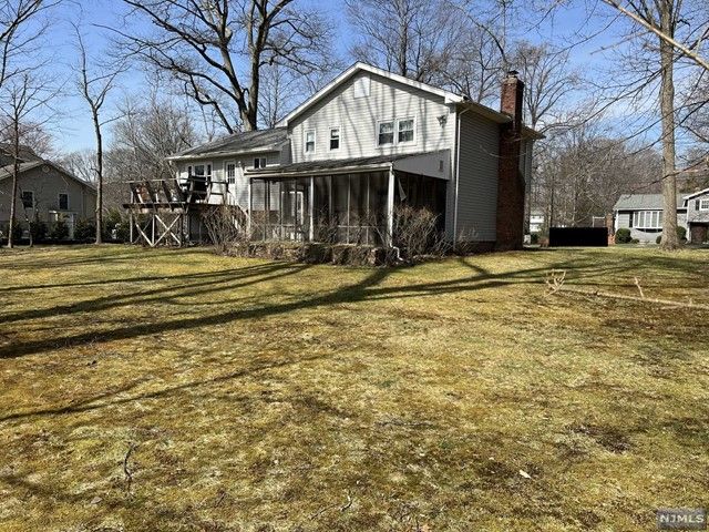 559 Whitenack Road, River Vale, NJ 07675