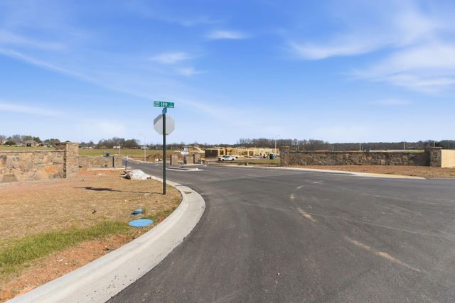 1619 S Crepe Myrtle Lane, Springfield, MO 65809