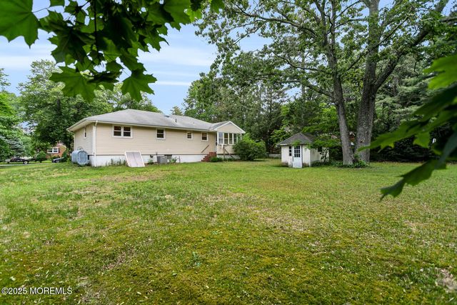 9 Riccis Drive, Jackson, NJ 08527