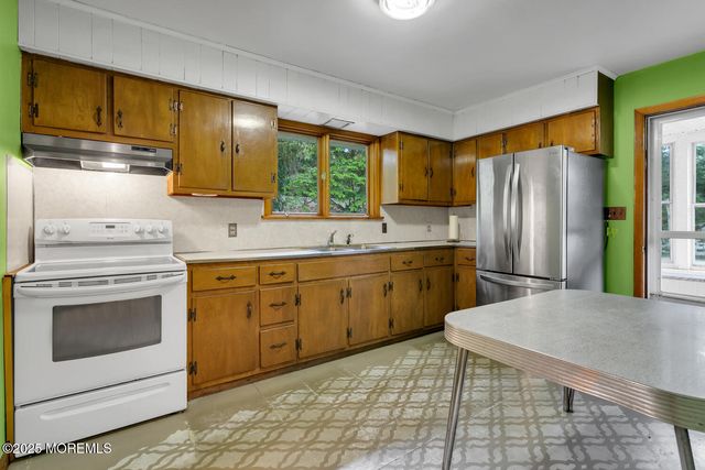 9 Riccis Drive, Jackson, NJ 08527