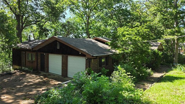 4 Park Lawn Drive, Fenton, MO 63026