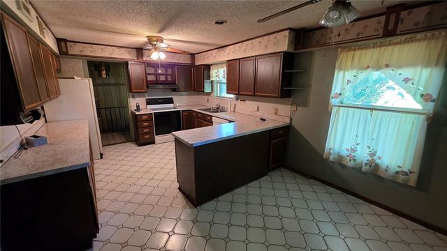 4 Park Lawn Drive, Fenton, MO 63026