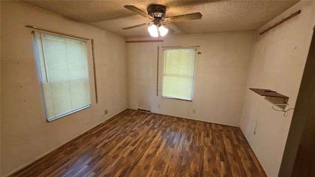 4 Park Lawn Drive, Fenton, MO 63026