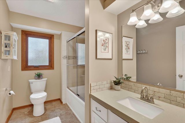 2719 Pine Dunes Drive SW, Wyoming, MI 49418