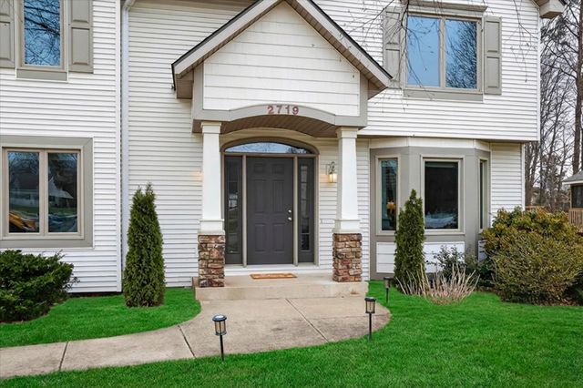 2719 Pine Dunes Drive SW, Wyoming, MI 49418