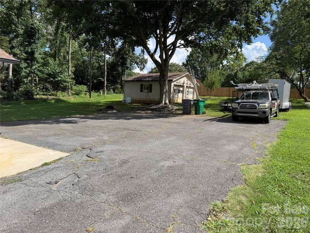 911 Eldorado Avenue, Charlotte, NC 28262