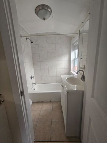 111 Brookline Street 3, Lynn, MA 01902