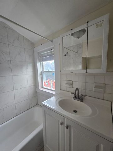 111 Brookline Street 3, Lynn, MA 01902