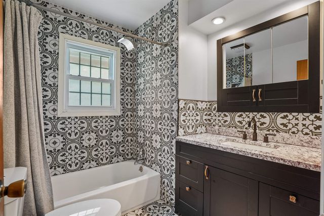 3404 Rosehill Trace, Waterloo, IA 50701