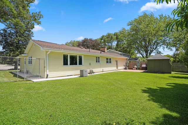 3404 Rosehill Trace, Waterloo, IA 50701