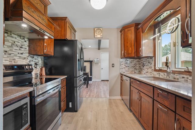 3404 Rosehill Trace, Waterloo, IA 50701