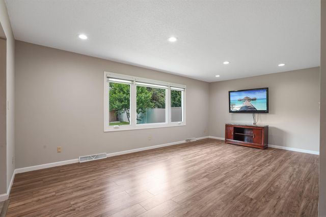 3404 Rosehill Trace, Waterloo, IA 50701