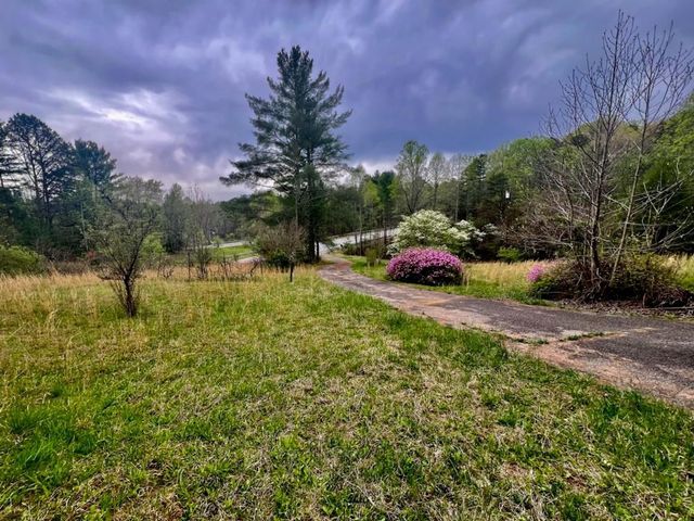 16378 W US 64, Murphy, NC 28906
