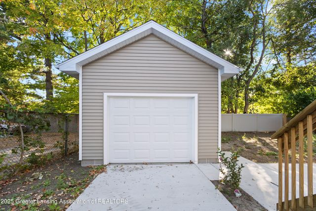 1927 Teel Avenue, Lansing, MI 48910