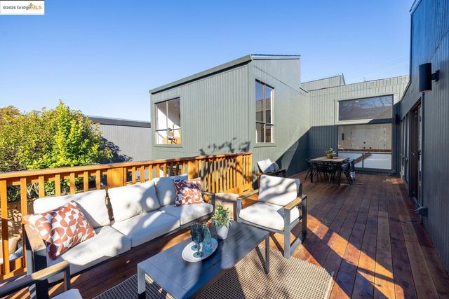 568 Vistamont Ave, Berkeley, CA 94708