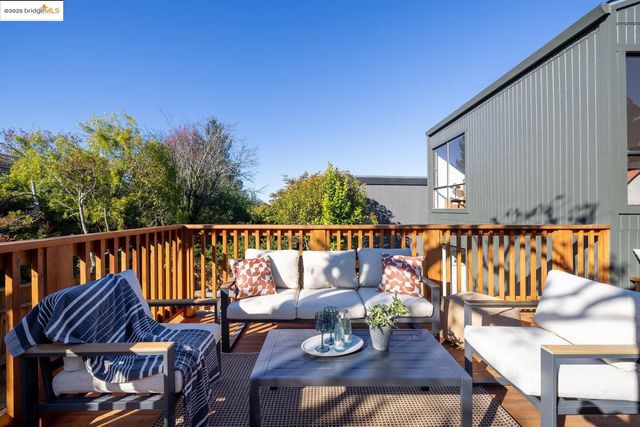 568 Vistamont Ave, Berkeley, CA 94708