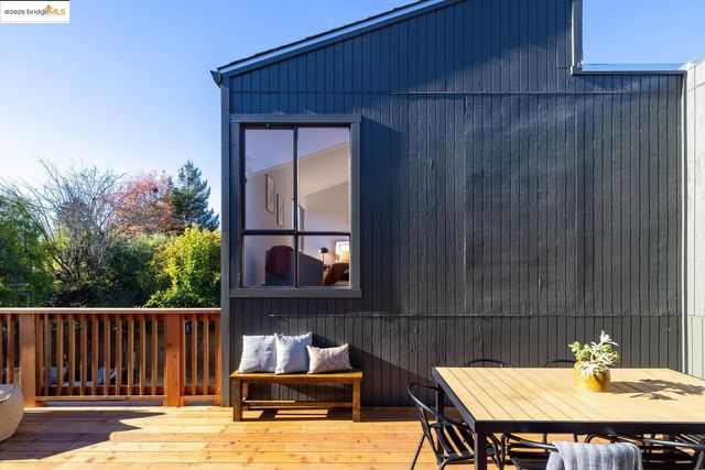 568 Vistamont Ave, Berkeley, CA 94708