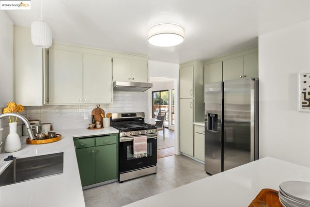 568 Vistamont Ave, Berkeley, CA 94708