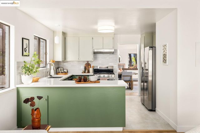 568 Vistamont Ave, Berkeley, CA 94708